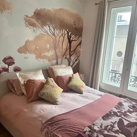 Pigalle Luxury Flat